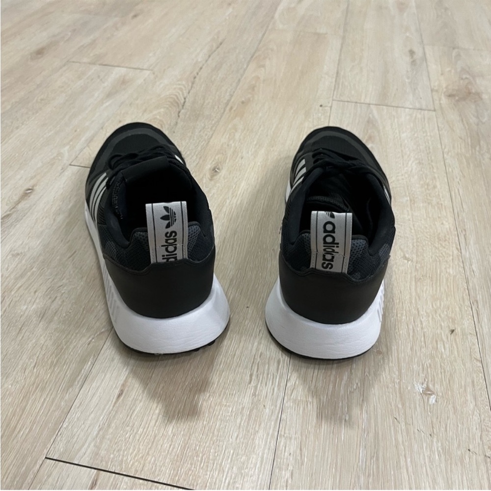 2 pairs of Adidas shoes. Mens size 12, excellent condition - Picture 3 of 8